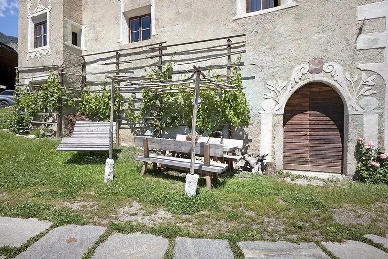 Vacation Apartment "Teutenhofer Kastanie" on the Farm with Mountain View