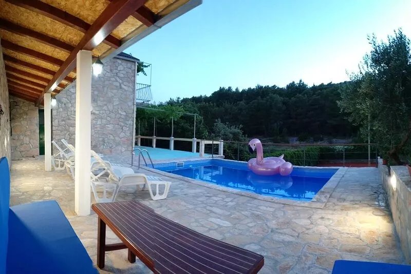 Island getaway studio with shared outdoor pool and tennis court