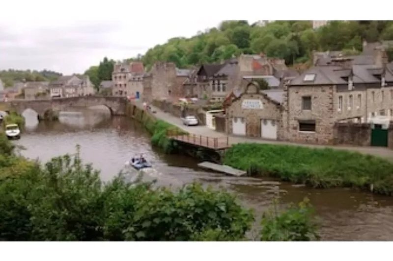 Charming renovated stone cottage in quiet area with garden and terrace. Sleeps 4