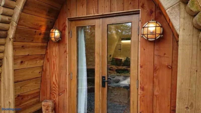 Owl Hut Cosy Ensuite Pod Snowdonia Coast Sleeps 2
