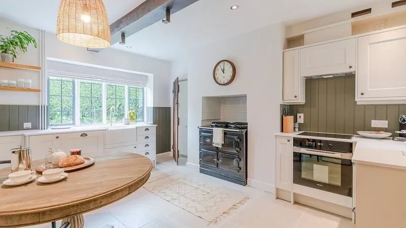 Court Cottage - sleeps 8 guests  in 4 bedrooms