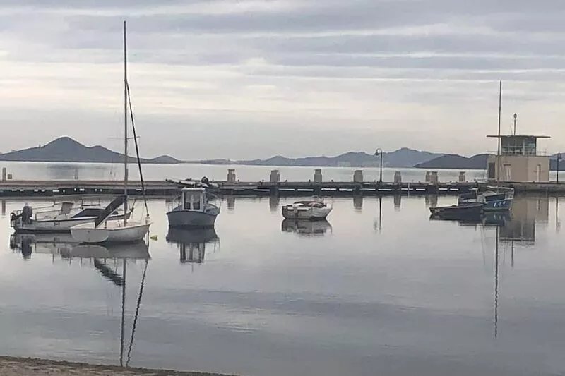 2 bed penthouse, near beach, pool facing balcony, WiFi, air con, roof terrace.