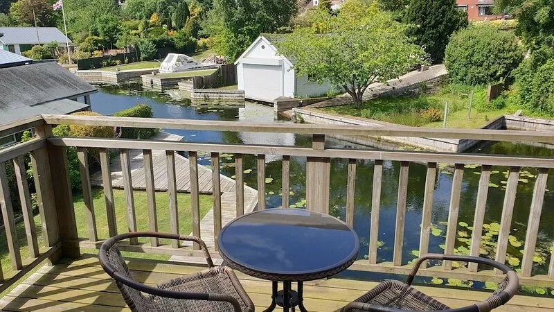 Waterside House With Garden (3 Bedrooms - Sleeps 5)