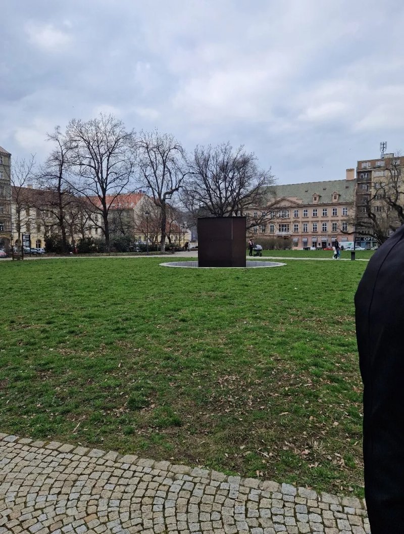 Karlinske Namesti Fountain