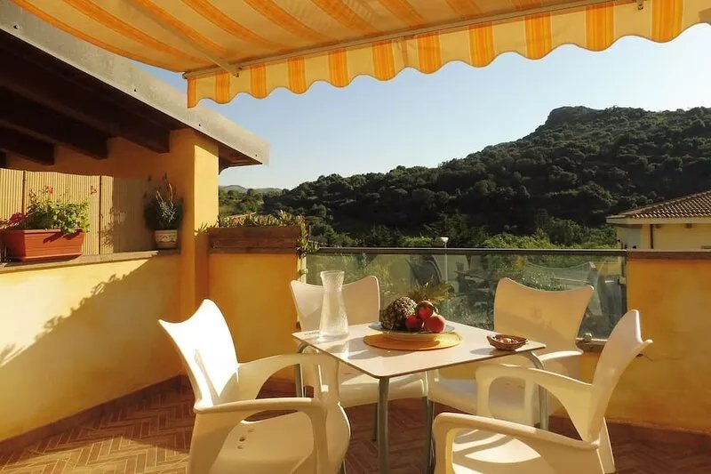 Mi Casa es el Mar! Penthouse at the marina a stone's throw from the sea and