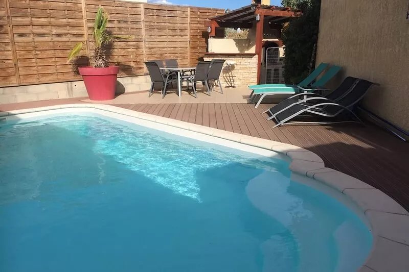 Beautiful spacious villa well equipped, swimming pool, aquatic basin. ��
