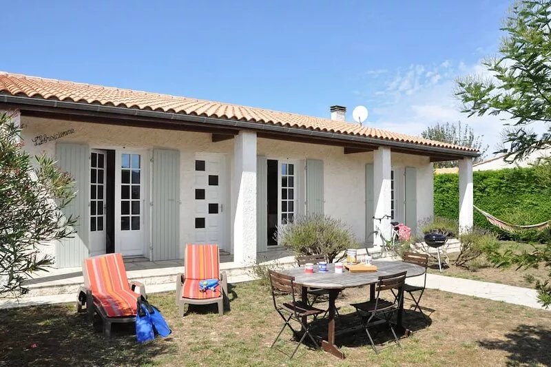 Promotion: House 6 pers, enclosed land 600m2, 400m beach, sea and shops