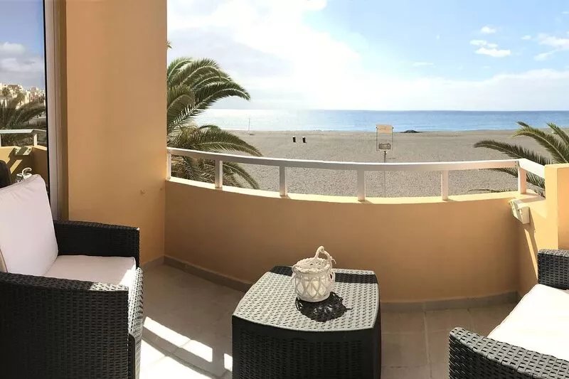 Ocean View apartments. Beachfront Ocean view terrace. Wifi. Parking