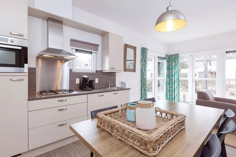 Detached, single-storey holiday home just steps from the sea