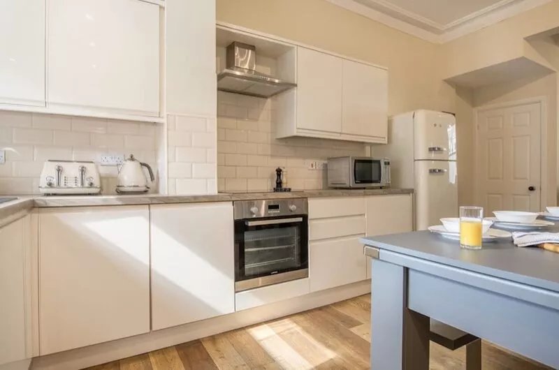 Sleeps 6 Central York 5★Townhouse Parking Courtyard + Pool Table