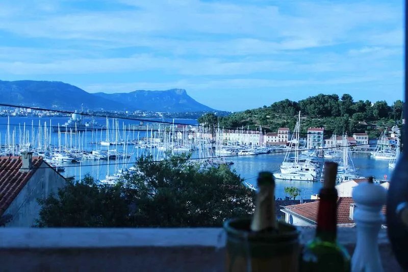 Villa with spectacular view overlooking port and bay of Toulon