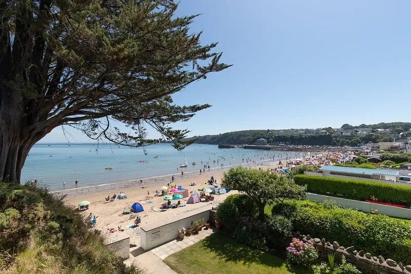 Pleasant View - Beach Access, Sea Views, Parking