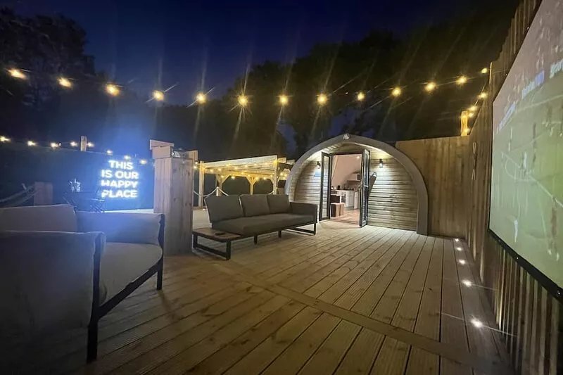 Cariad Pod Set In a Beautiful Location