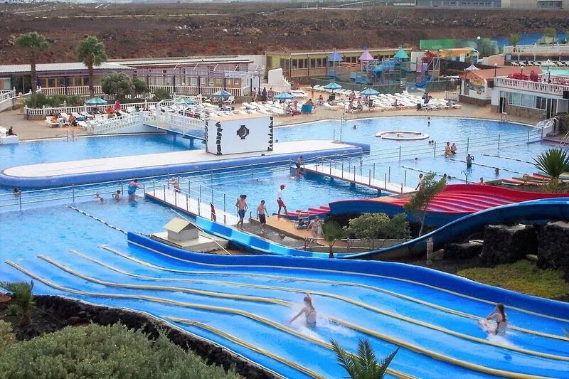 Luxury Lanzarote villa (Faro Park) with heated pool, hot-tub, wi-fi, UK TV, A/C