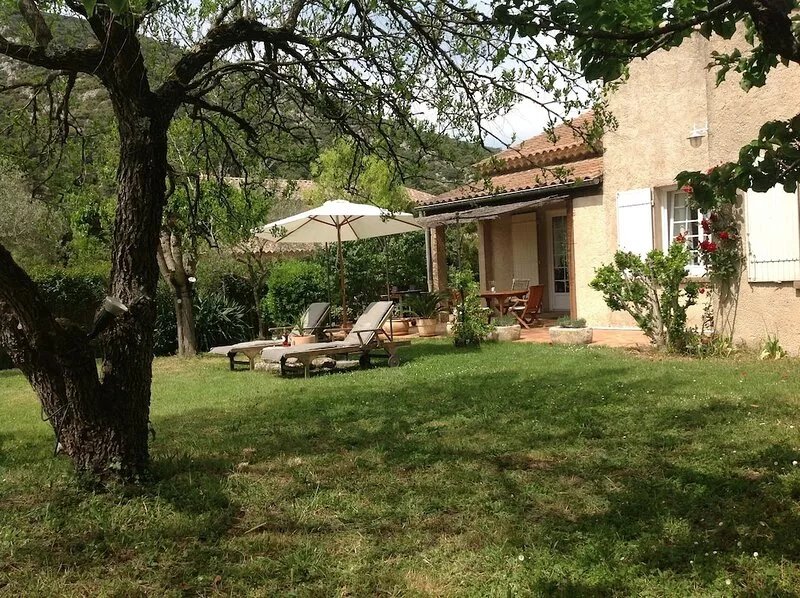 Charming Villa on a 1000 m² garden, private pool, Avignon, Luberon