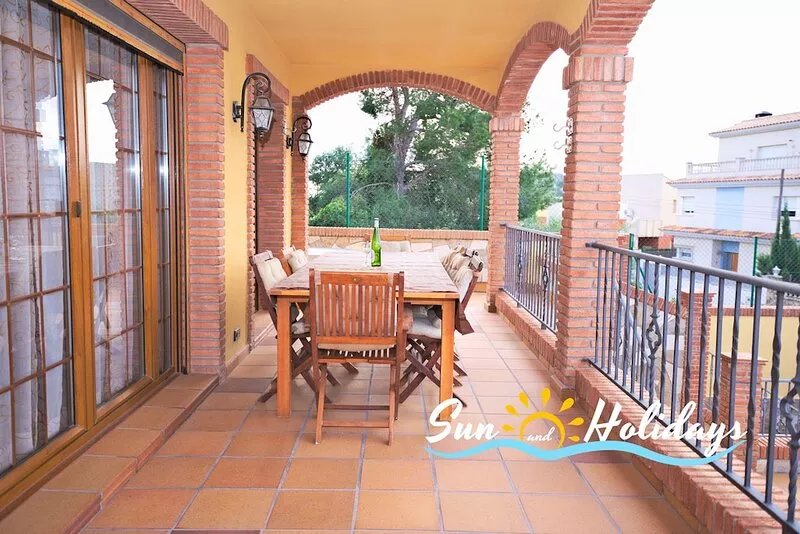 Villa Bruna for 8 people with private pool, large garden and sea views