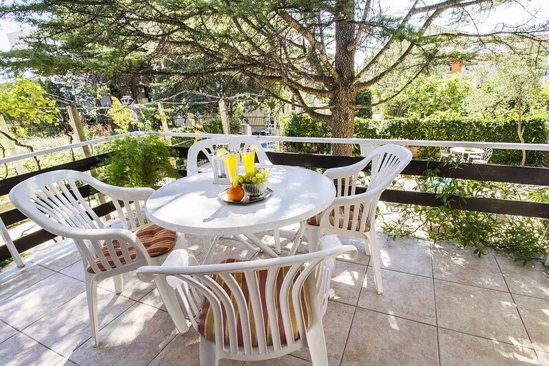 2br app with a living room in Zadar near beach