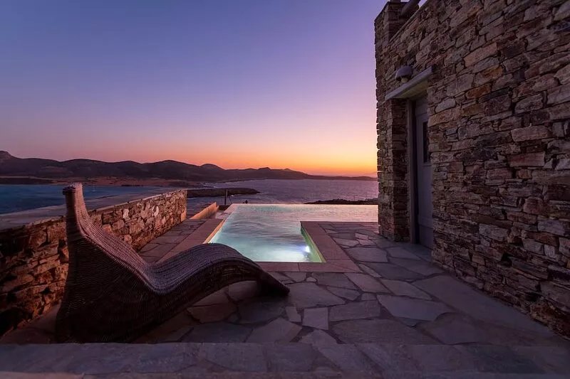 6 bedroom villa with pool and amazing views in Antiparos, 3 min to beach!