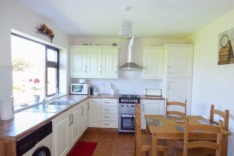 NEPHIN VIEW, pet friendly, with a garden in Ballina, County Mayo