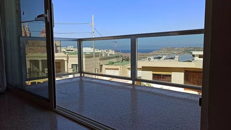 Apartment with Sea View (Flat 5)
