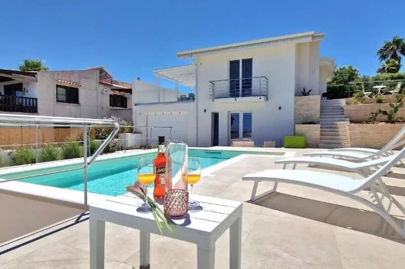 "Villa Taliala" with Sea View, Private Terrace & Private Pool