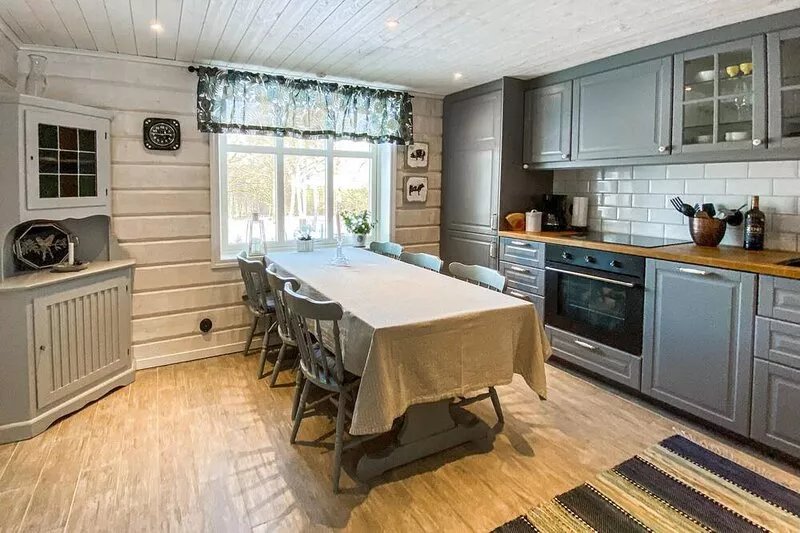 Beautiful home in Hestra with WiFi