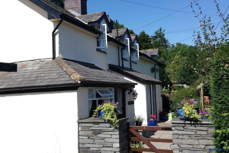 Canol Y Llan Inn