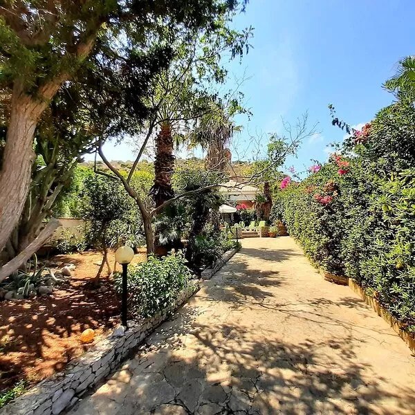 Villa Calamancina99 San Vito Lo Capo ideal for free climbing activities.