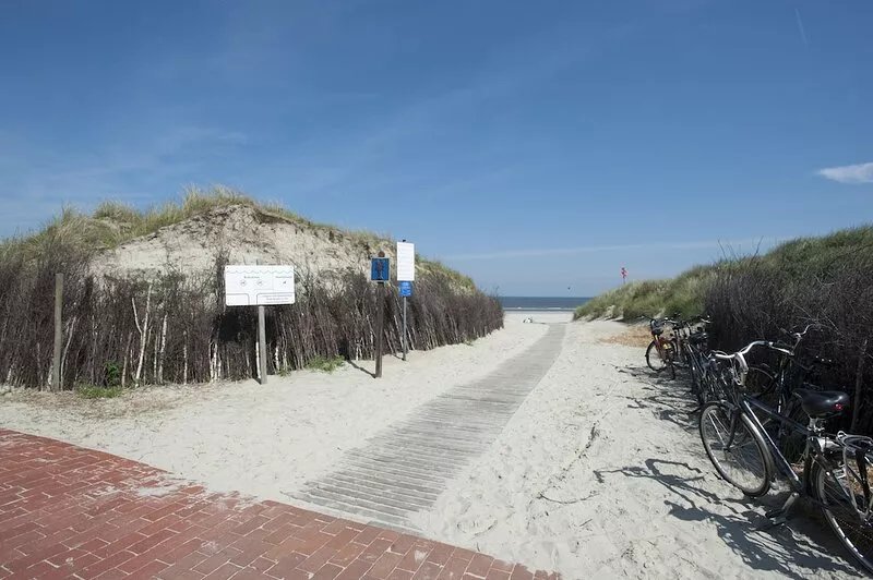 IN THE DUNES OF JUIST, WHERE REST IS A NOISE