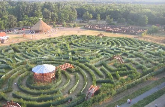 Csillagosveny Labyrinth Opusztaszer