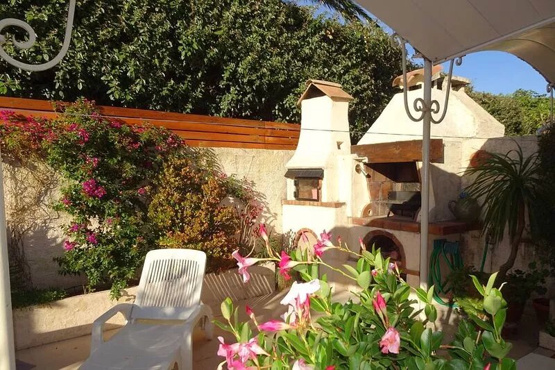 House 3 bedrooms / 2 bathrooms / Garden / 2 Terraces / Jacuzzi / Pool / 2