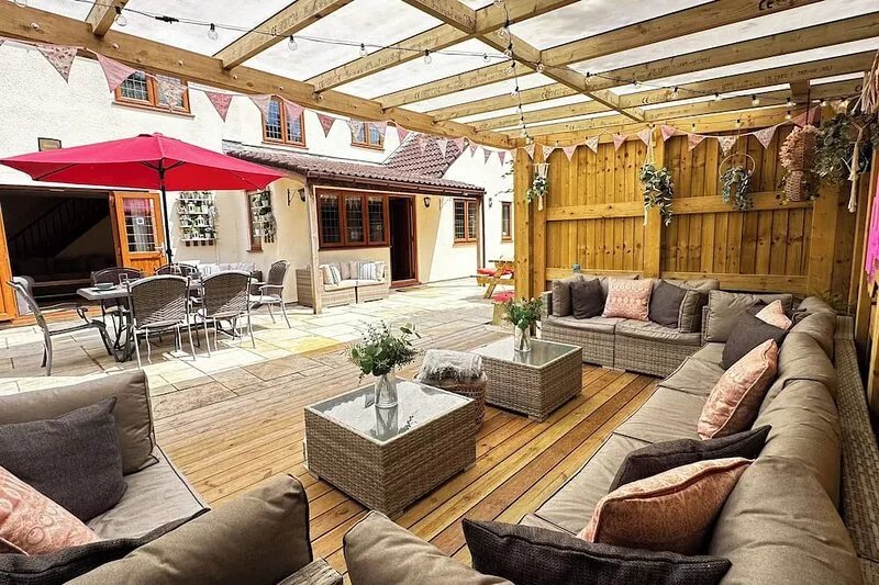 Bury Hill Farm, Winterbourne Farmhouse With Beautiful Countryside Views