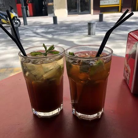 Menos Cuarto