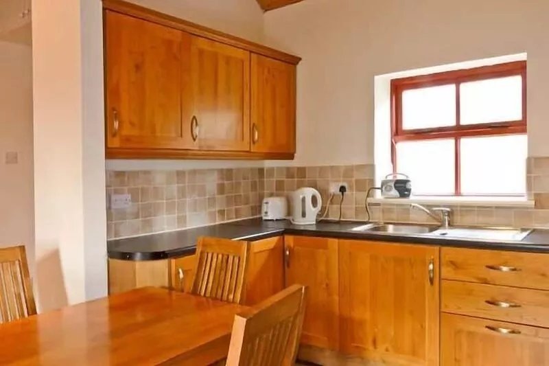 CAVAN HILL COTTAGE, family friendly in Ballinrobe, County Mayo
