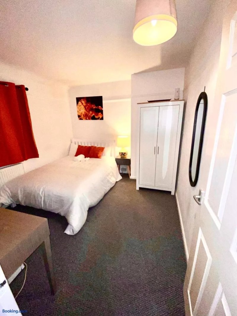 Luxurious Suite Nottingham Room
