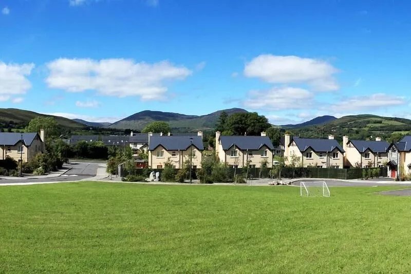 An ardmullen 3 bed oak  that sleeps 6 guests  in 3 bedrooms