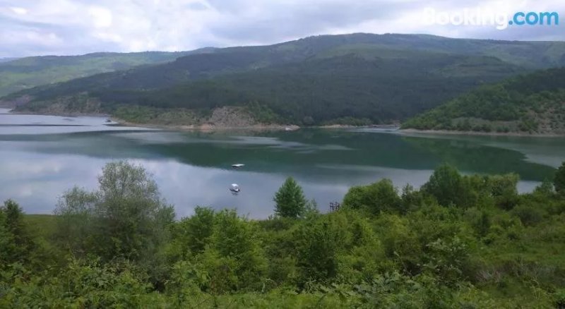 Vikendica na Zavojskom Jezeru - Buljarice
