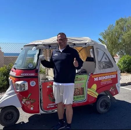 Carlos smile tuk tuk