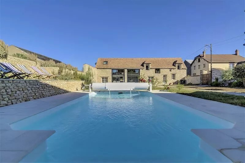 Homerez - Villa with Pool and Garden in Amponville