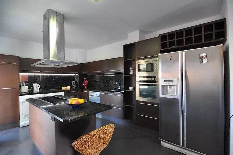 Spacious Apartment in Roses, Costa Brava! 4 Bedrooms, Near the Beach, Free