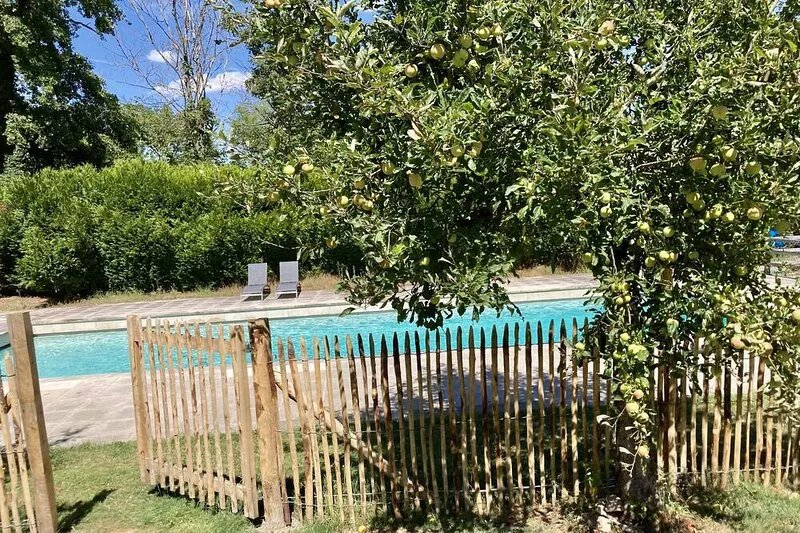 Deux Chambres Dans une Charmante Chaumière/tennis/piscine