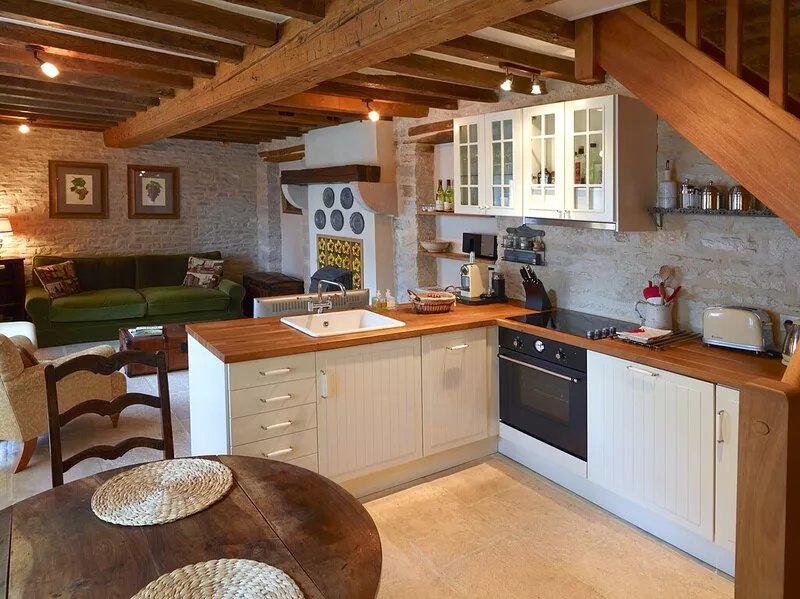 High Quality 17thc charming Cottage, Meursault village, sleeps 2