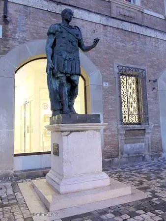 Statua di Giulio Cesare