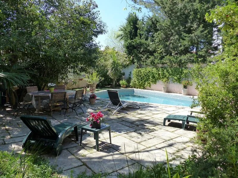 Montpellier villa with pool 10 minutes from the city center 8 km from the beach.