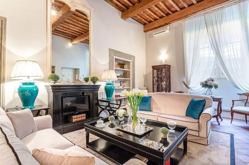 Casa Simonetta: Modern and Antique Ground Floor Apartment inside the Walls of