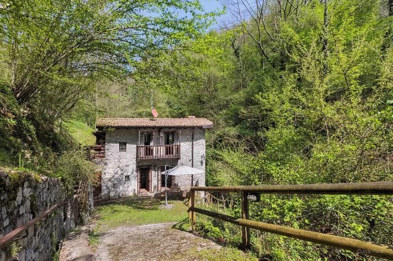 Antico Mulino Baderem del 1600 Immerso nei Boschi con Accesso Alla Cascata