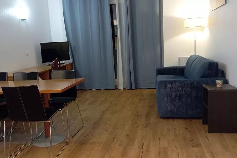 ALL COMFORTS, BUSINESS, HOLIDAY, SHORT LONG TERM IN PRIVATE RESIDENCE