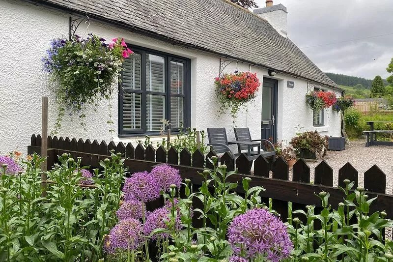Quaint Traditional Cottage With Modern Interior, Drumnadrochit, Loch Ness