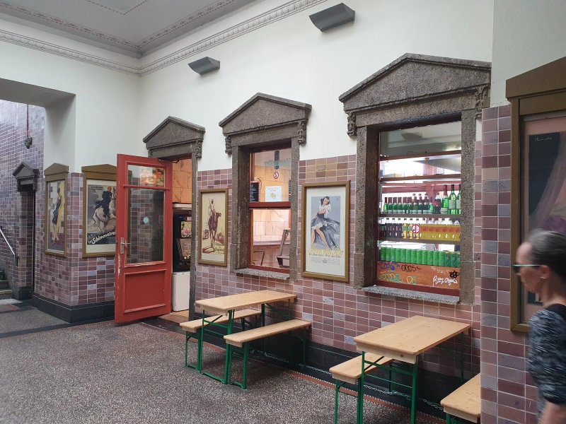 Vis a Vis Donerladen unter S-Bahnhof Babelsberg