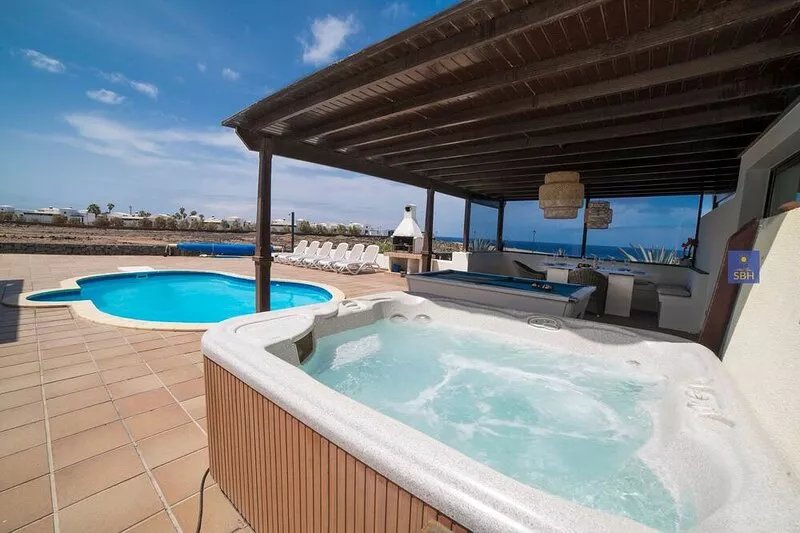 Babel Playa Blanca With Ocean Views and Hot Tub